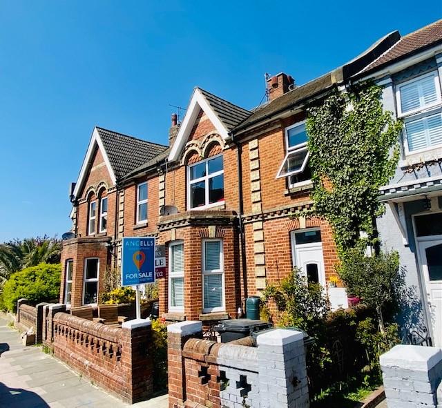 MILL ROAD, Eastbourne BN21 2 bed flat £204,950