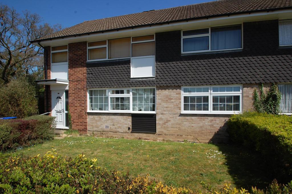Vine Road, Stoke Poges, SL2 2 bed flat £335,000