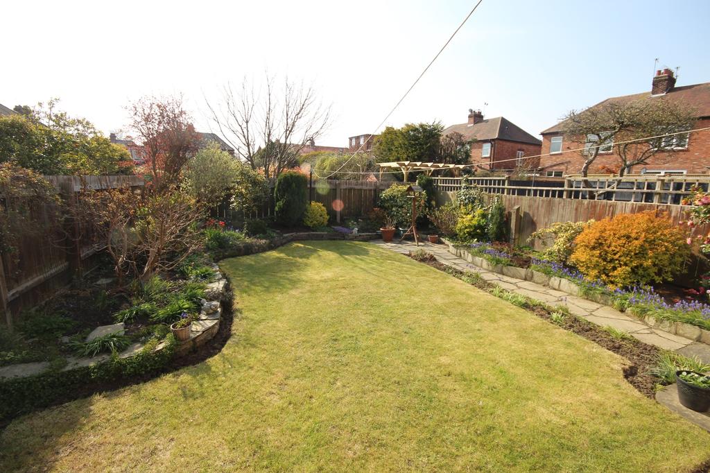 Brantwood Avenue, Monkseaton, Whitley... 3 bed semidetached house £