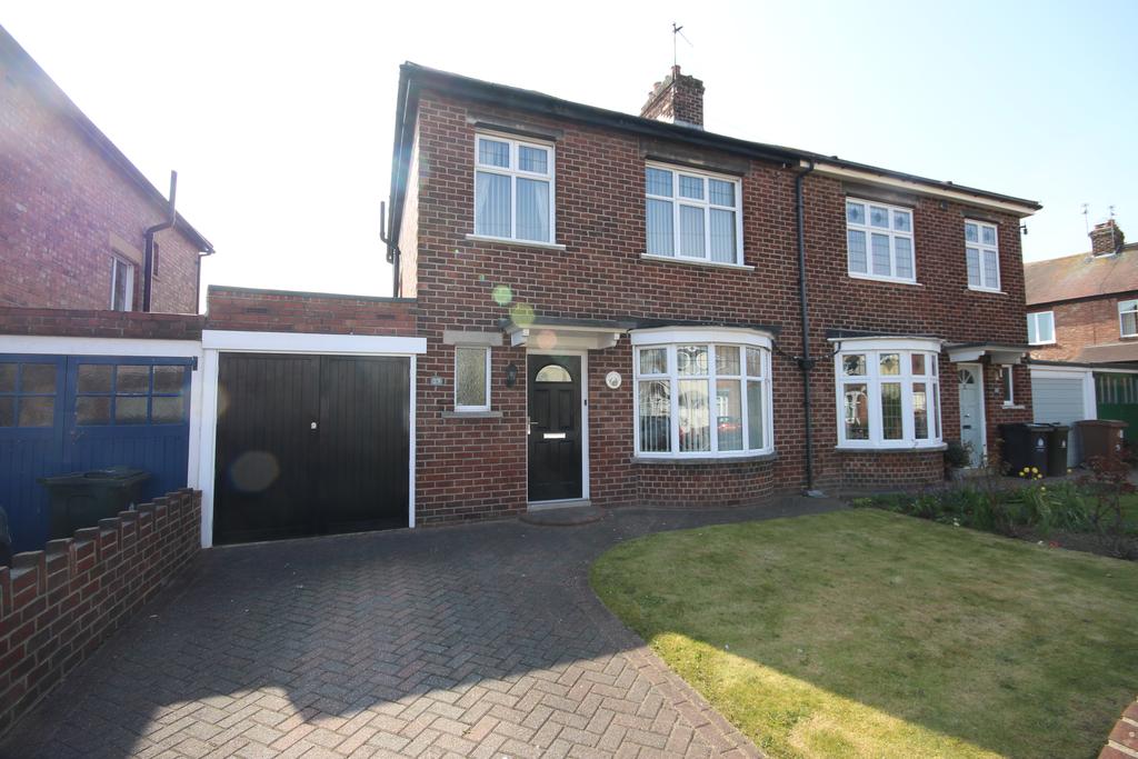 Brantwood Avenue, Monkseaton, Whitley... 3 bed semidetached house £
