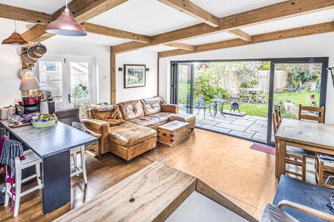 26 Ludsden Grove, Thame, OX9 3BZ
