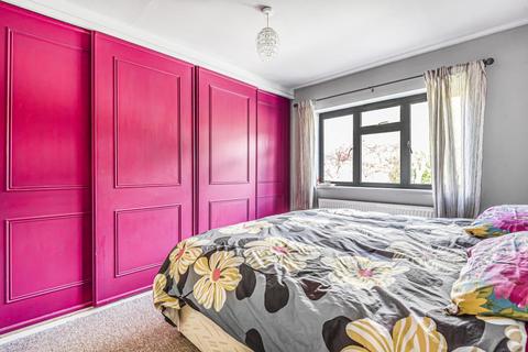 26 Ludsden Grove, Thame, OX9 3BZ