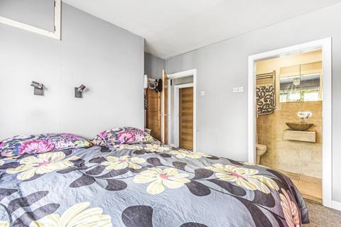 26 Ludsden Grove, Thame, OX9 3BZ
