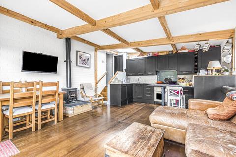 26 Ludsden Grove, Thame, OX9 3BZ