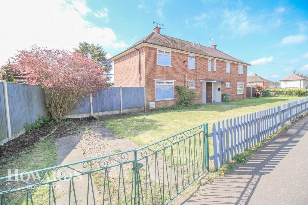 St Annes Crescent, Gorleston 3 bed semidetached house £205,000