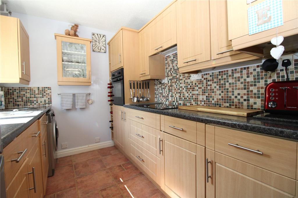 Dunsford Close, Swindon, Wiltshire, SN1 2 bed terraced house £225,000