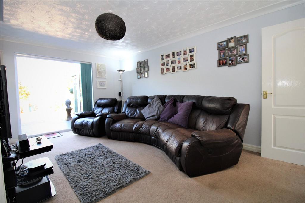 Dunsford Close, Swindon, Wiltshire, SN1 2 bed terraced house £225,000