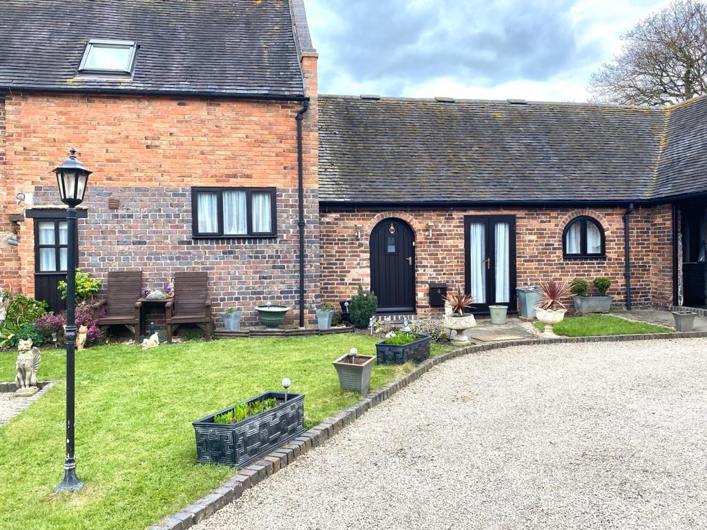 Fox Covert, Ashby Road, Tamworth... 2 bed cottage £700 pcm (£162 pw)