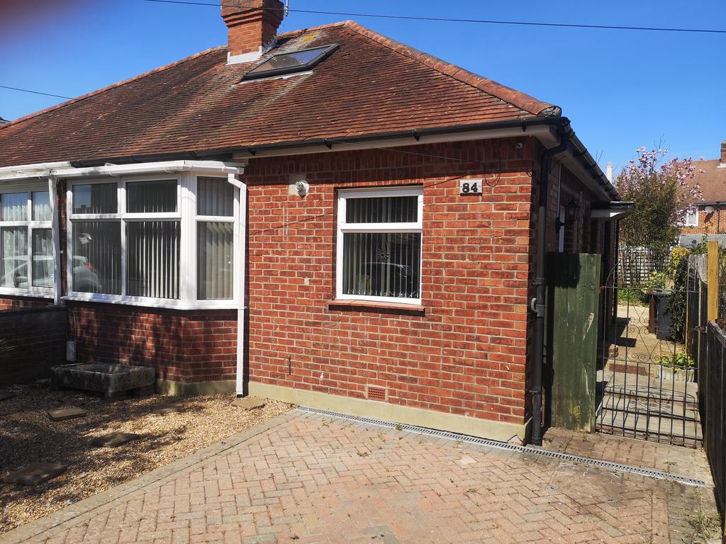 Dunkeld Road, Gosport PO12 2 bed semidetached bungalow £950 pcm (£