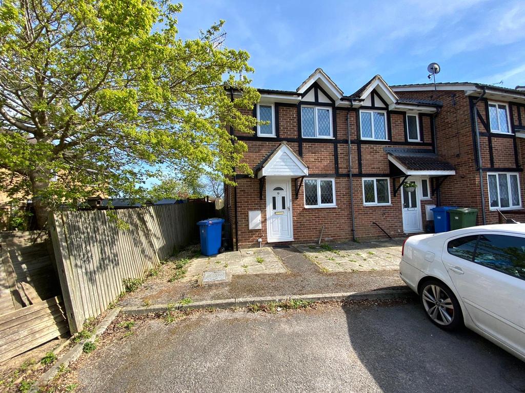 Challis Place, Bracknell, Berkshire... 2 bed end of terrace house £