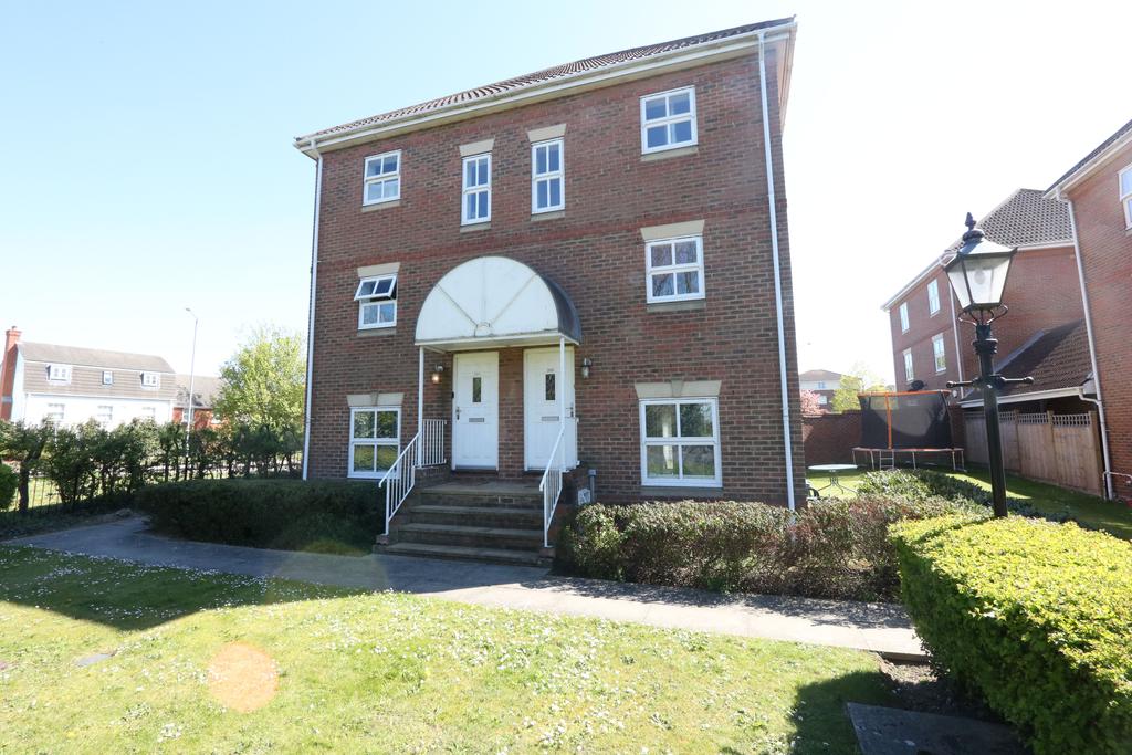 Drake Road, Chafford Hundred 2 bed apartment £950 pcm (£219 pw)