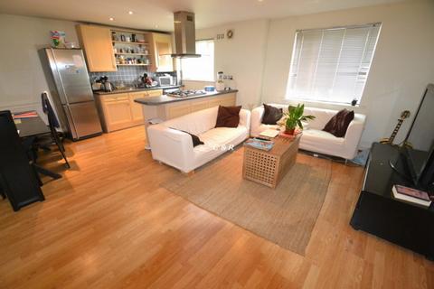 2 bedroom apartment to rent, Stretford Road, Hulme, Manchester. M15 5JH