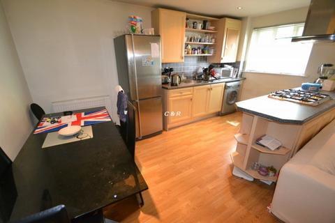 2 bedroom apartment to rent, Stretford Road, Hulme, Manchester. M15 5JH