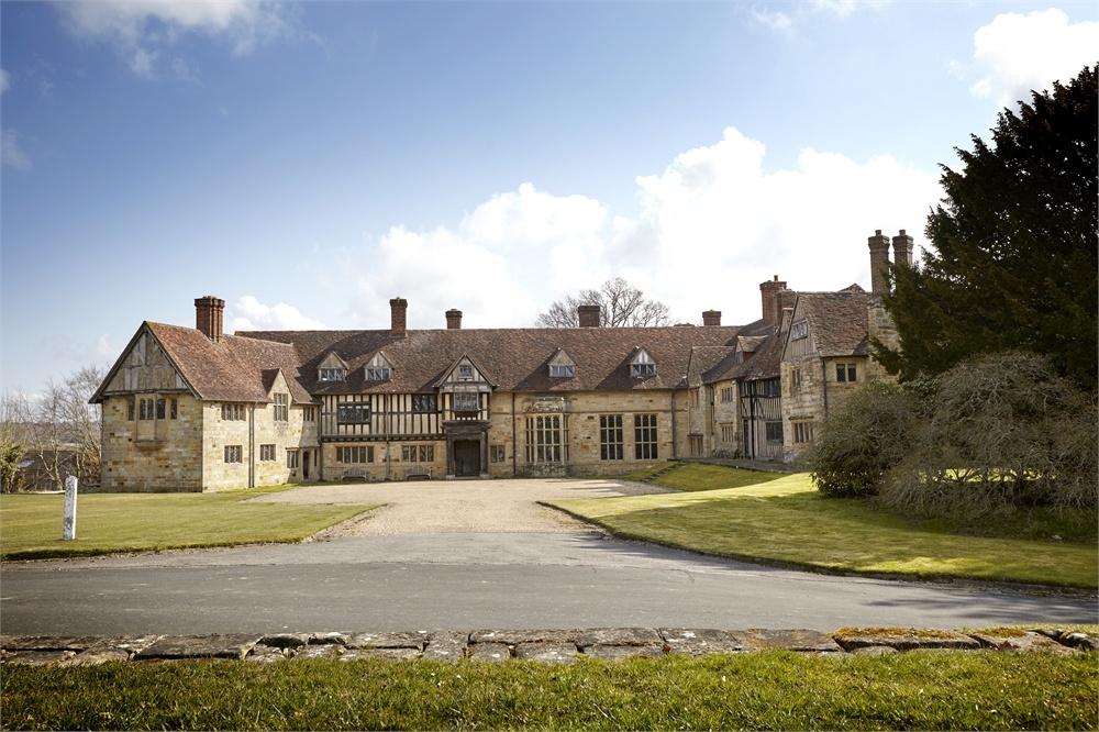 Dutton Hall, Ashurstwood 6 bed country house - £3,000,000