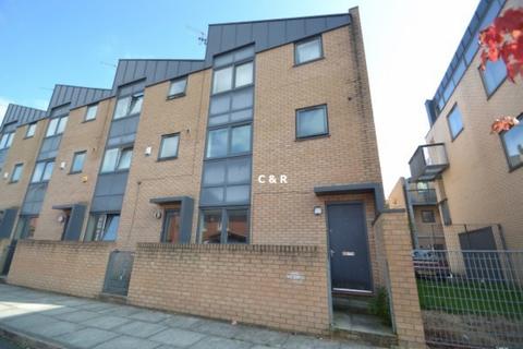 3 bedroom townhouse to rent, Peregrine Street, Hulme, Manchester. M15 5PU