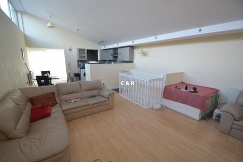 3 bedroom townhouse to rent, Peregrine Street, Hulme, Manchester. M15 5PU