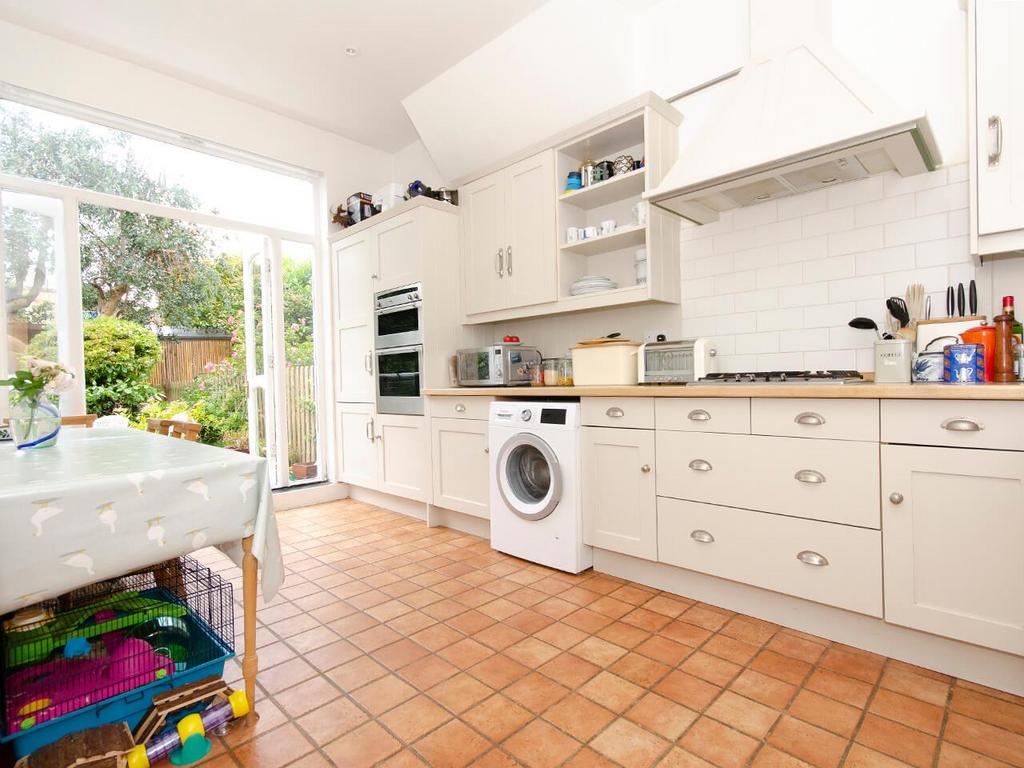 Kitchen b