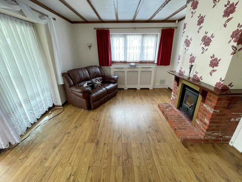 Burnham Road, Hullbridge 2 bed chalet £350,000