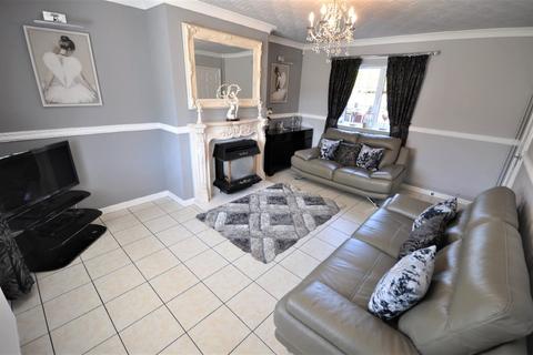 22 Large Square, Stainforth, Doncaster, DN7 5RL