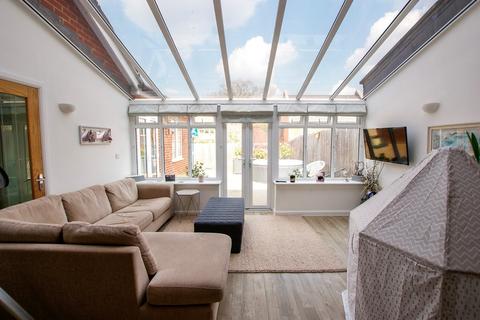 73 Bramley Drive, Hartley Wintney, Hook, RG27 8ZF