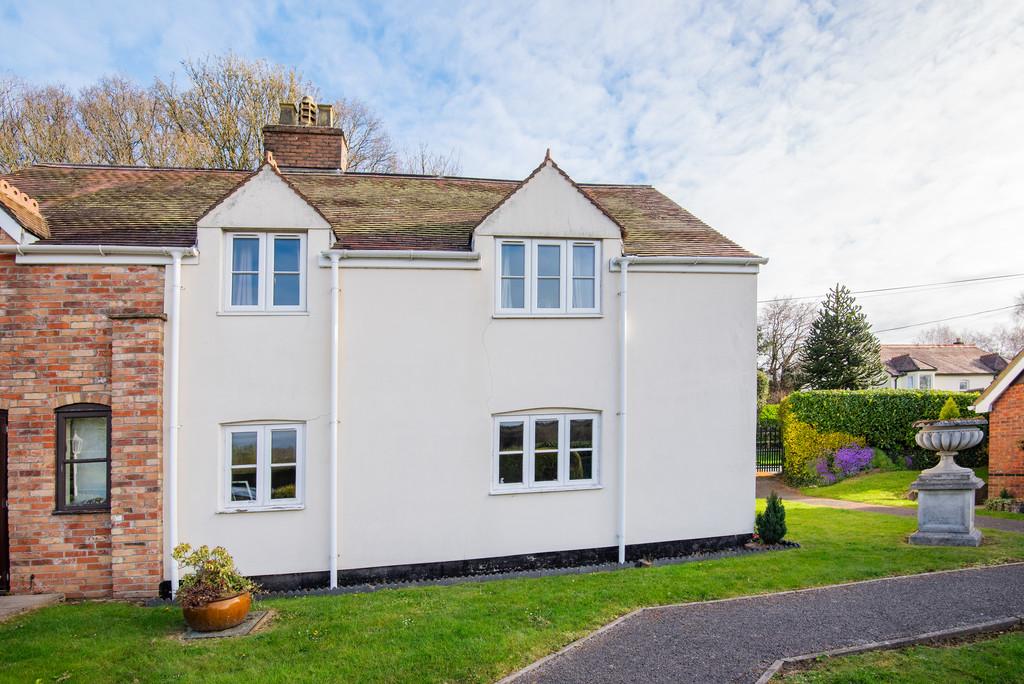Upper Marsh Road, Warminster 2 bed semidetached house £200,000