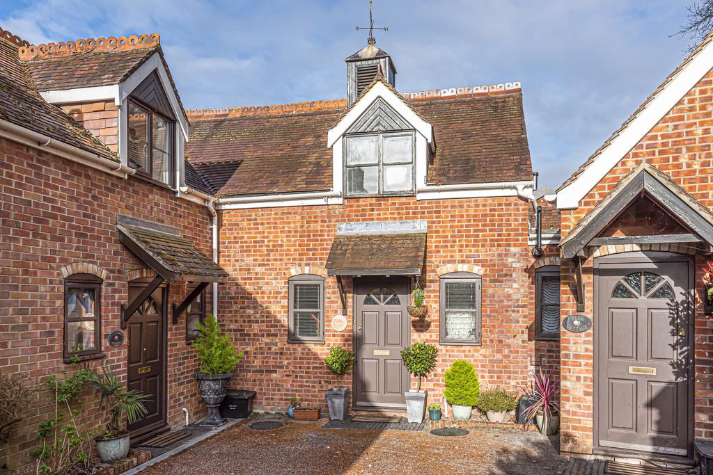 Upper Marsh Road, Warminster 2 bed cottage £195,000