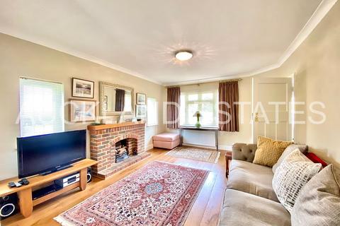 3 bedroom detached house for sale, Byng Drive, Potters Bar EN6