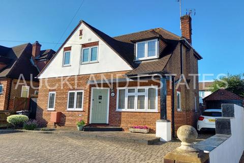 3 bedroom detached house for sale, Byng Drive, Potters Bar EN6