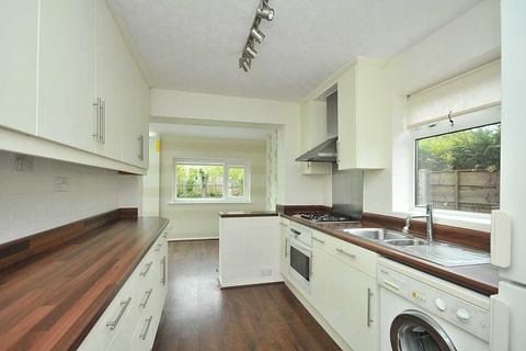 3 bedroom semi-detached house to rent, Sharston Crescent, Knutsford