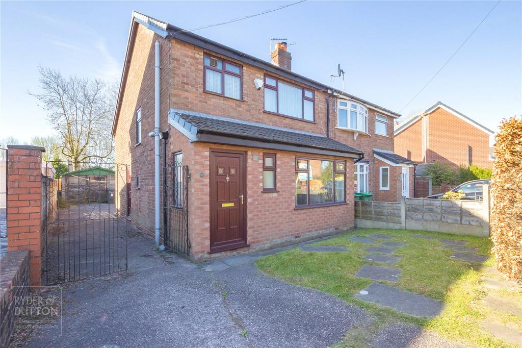 Norfolk Crescent, Failsworth, Manchester, M35 3 bed semidetached house £190,000