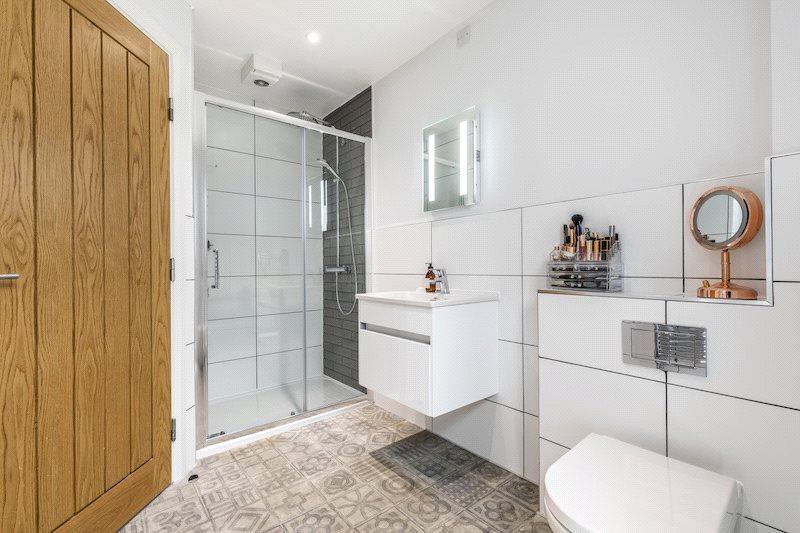 Br2 En-Suite