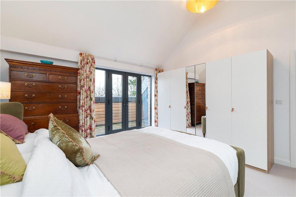 Bed &amp; Balcony