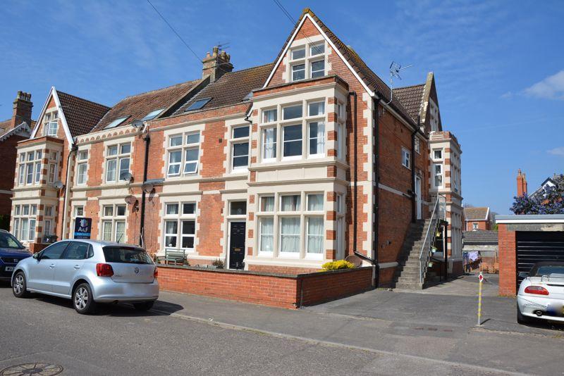 Grove Road, BurnhamOnSea 2 bed apartment £149,000