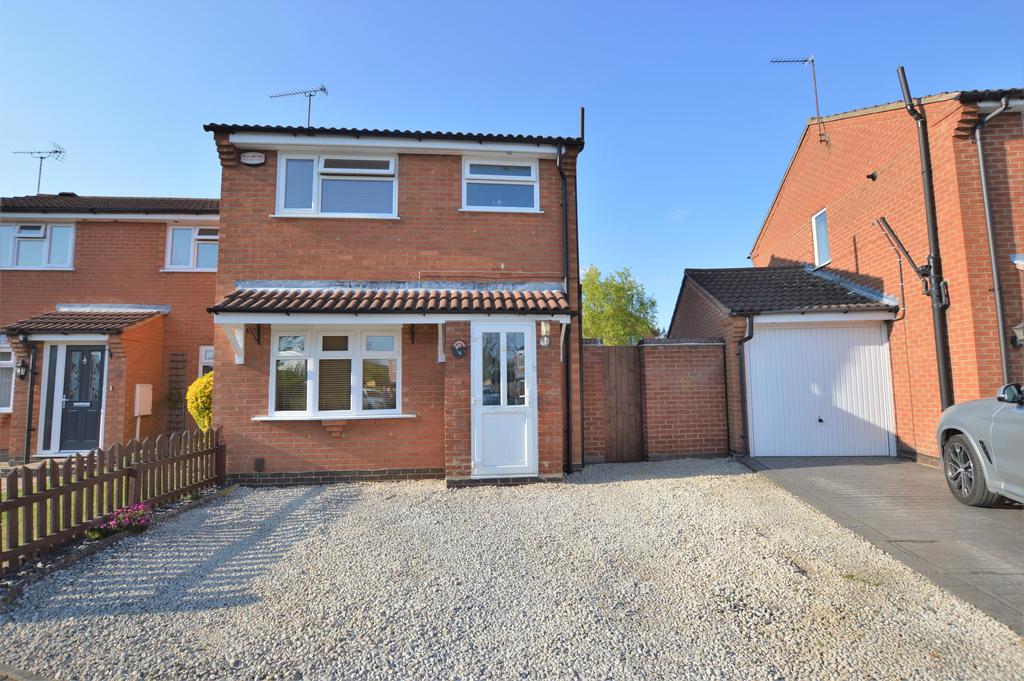 Grosvenor Close, Glen Parva... 3 bed semidetached house £220,000