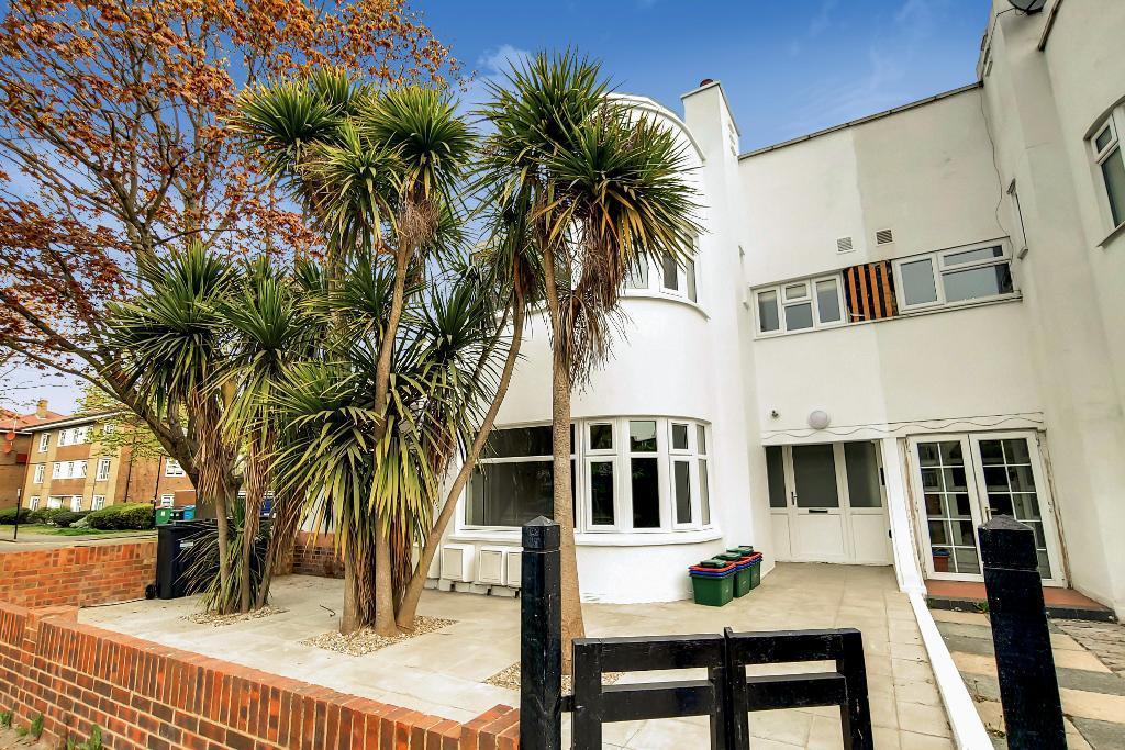 Ellesmere Road, Chiswick, London, W4 4QH 2 bed flat £1,647 pcm (£380 pw)