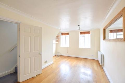 3 bedroom townhouse to rent, Station Approach, Orpington