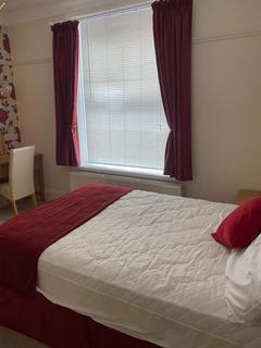 1 bedroom in a house share to rent, *AVAILABLE 5th July 24 *Great En-suite Double Room in Shared House -Lymington Road, Christchurch