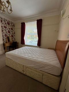 1 bedroom in a house share to rent, *AVAILABLE 9th July 24 *Great En-suite Double Room in Shared House -Lymington Road, Christchurch