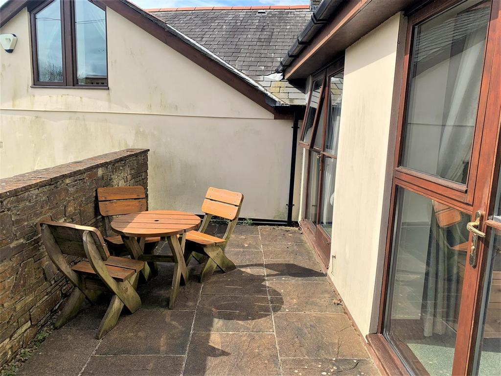 Side terrace.JPG