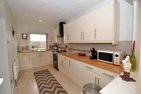 3 Villa Mount, Wyke, Bradford, BD12 9LD