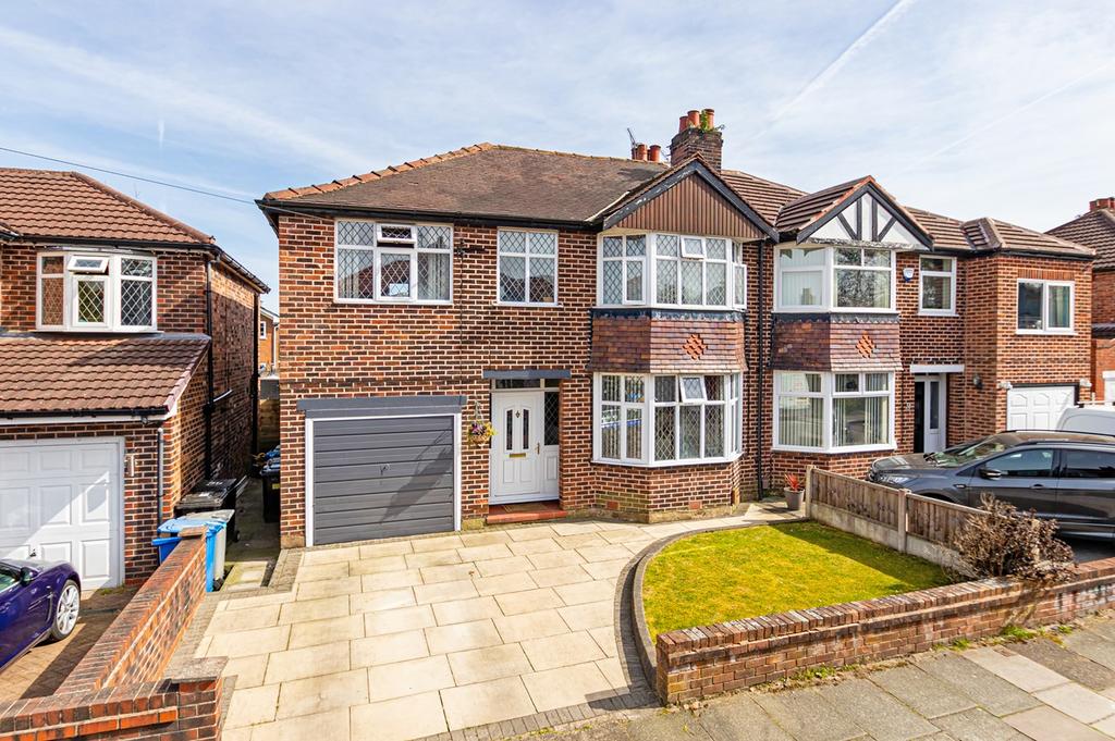 Lowood Avenue, Davyhulme, Manchester... 5 bed semidetached house £