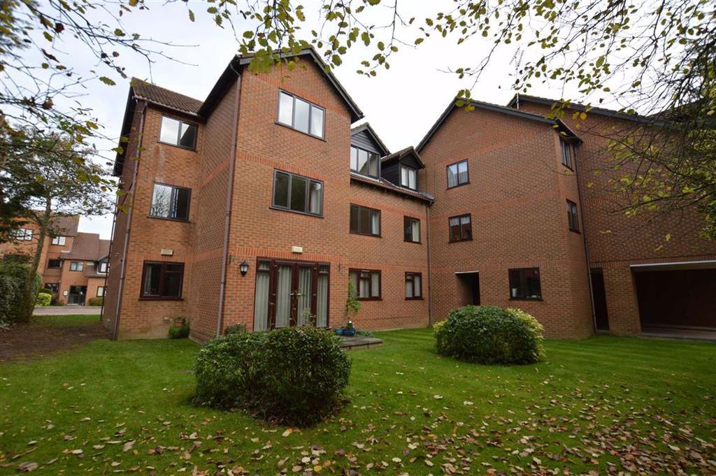 Sadlers Court, Winnersh, Wokingham 2 bed apartment £950 pcm (£219 pw)