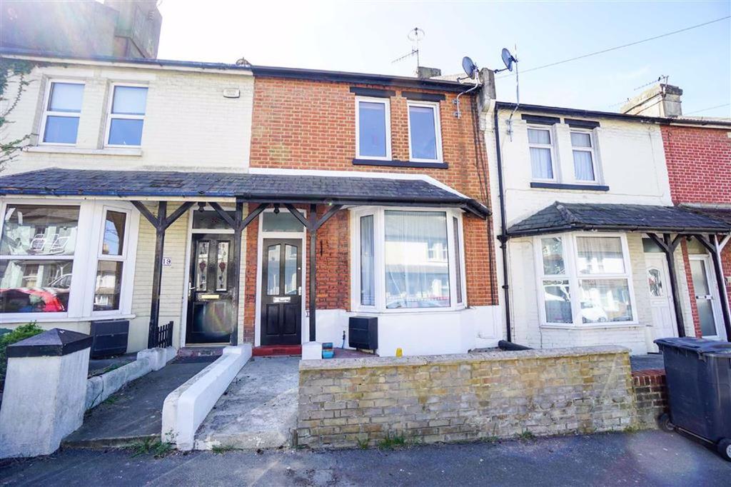Paynton Road, St. Leonardsonsea, East Sussex 3 bed terraced house £