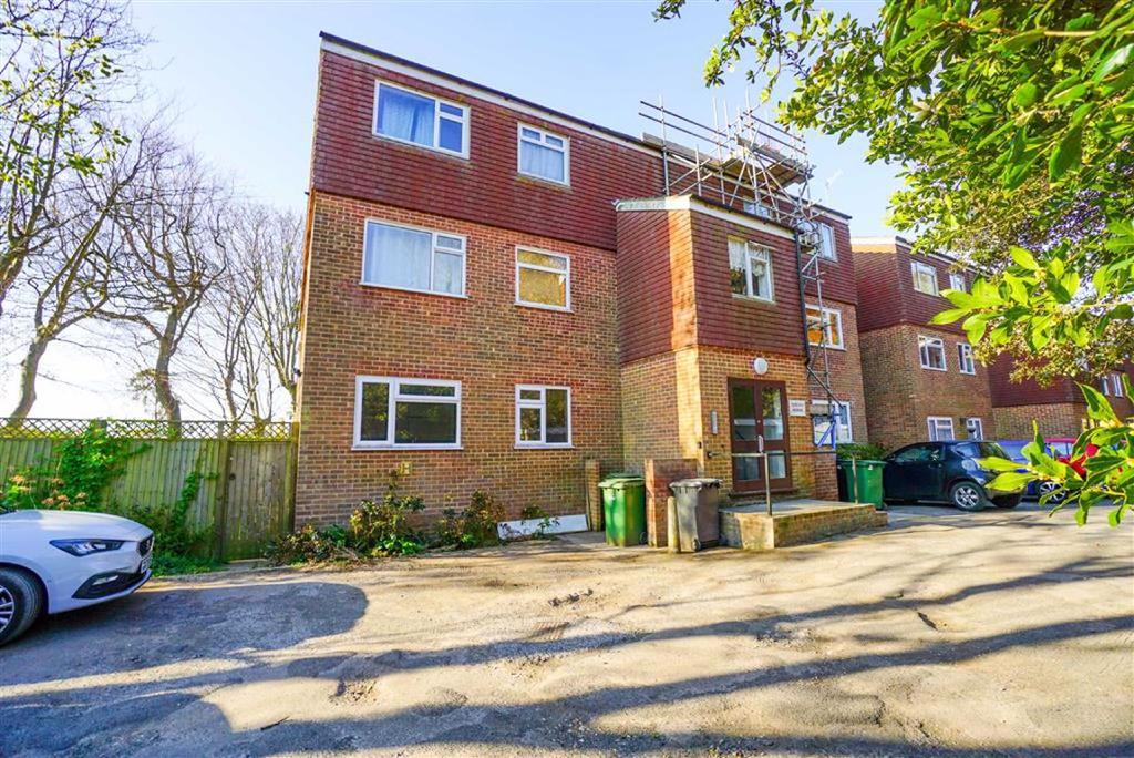 Pevensey Road, St. Leonardsonsea, East Sussex 2 bed flat £175,000
