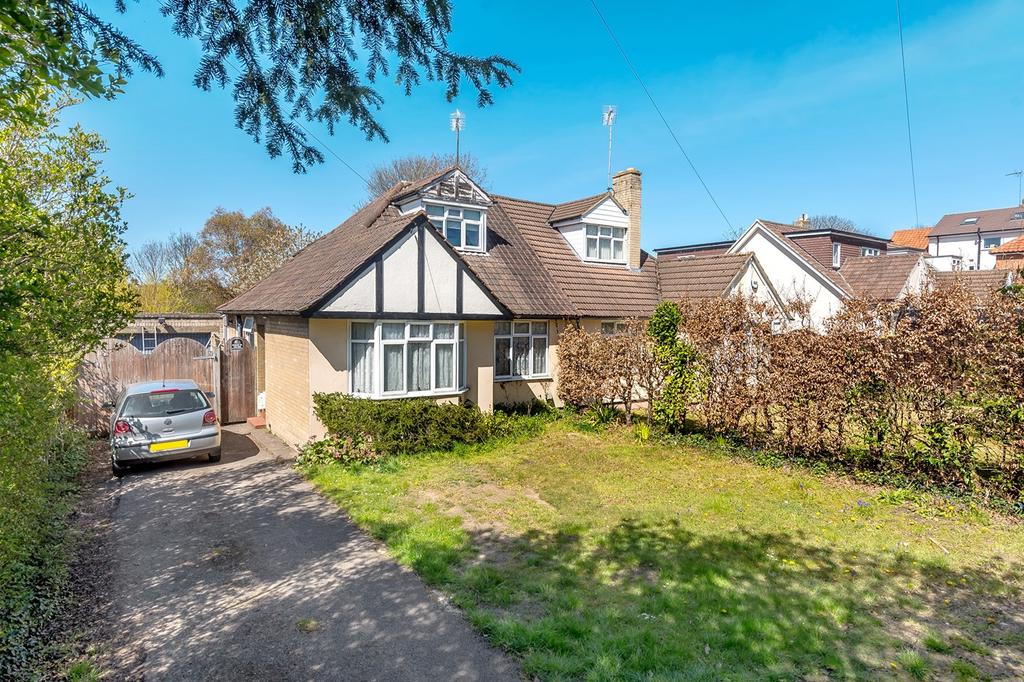 Willian Road, Hitchin, SG4 3 bed semidetached house £500,000