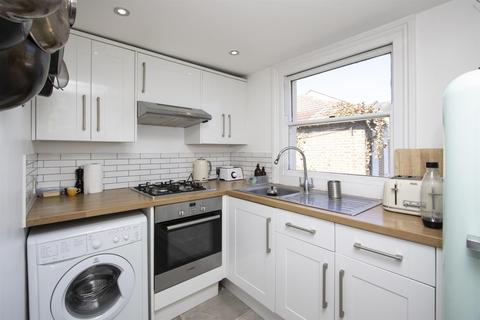25c Barforth Road, London, SE15 3PS