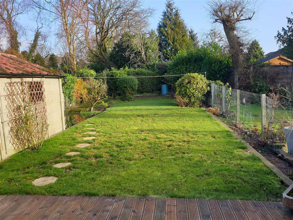 Ravenswood Road, WILMSLOW 3 bed semidetached house £1,200 pcm (£277 pw)