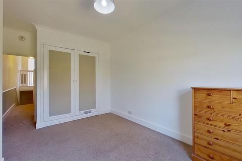 105a Twilley Street, London, SW18 4NW
