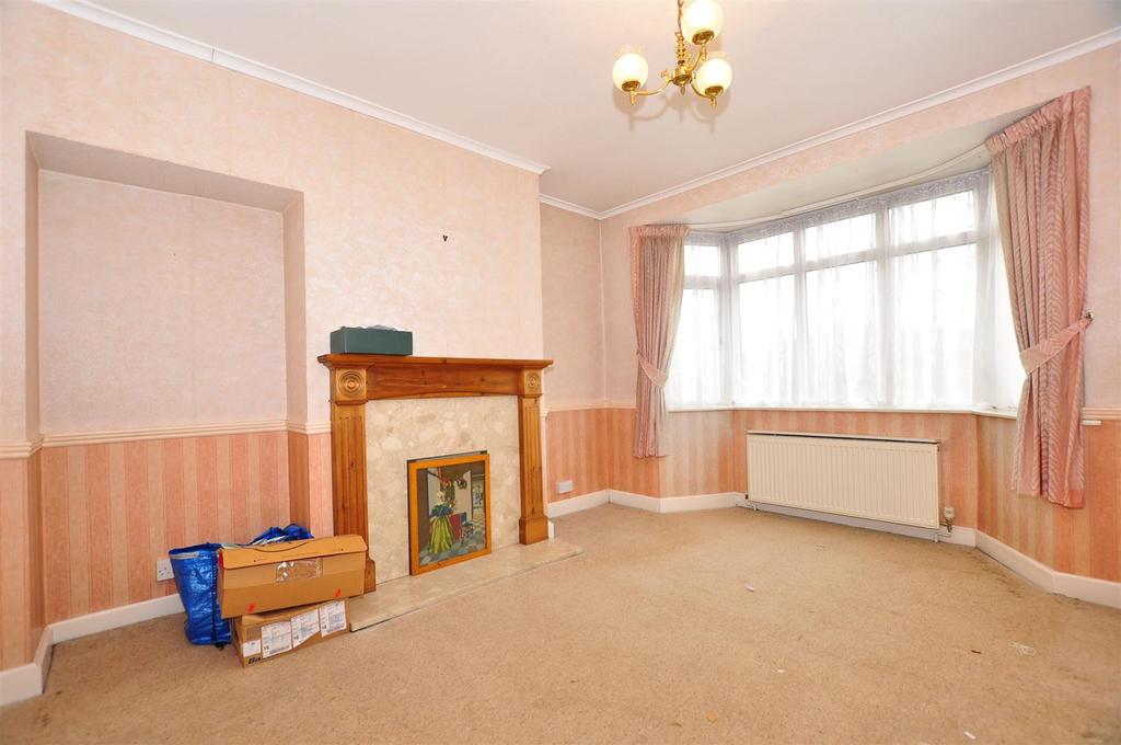Narrow Lane, Halesowen 3 bed link detached house £250,000