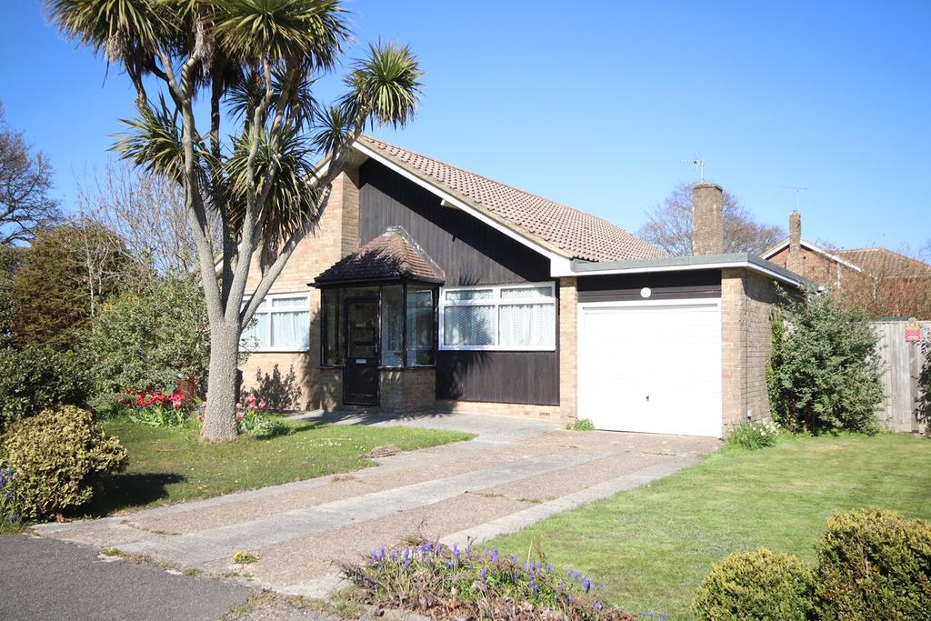 Crofton Park Avenue, BexhillonSea, TN39 3 bed detached bungalow £